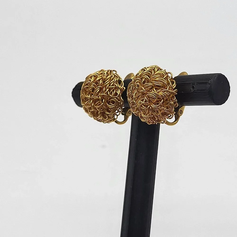 VTG Wire Ball Gold Tone Adjustable Clip On Earrings Patent 3.176.475 - Picture 2 of 7